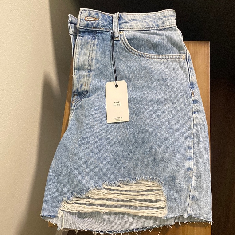 FOREVER 21 Frayed Mom Shorts Size 29 NWT